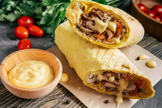 Сырная шаурма на углях