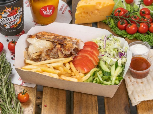 Шавуха бокс из свинины на углях